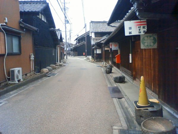 岩倉街道が続く中小田井地区