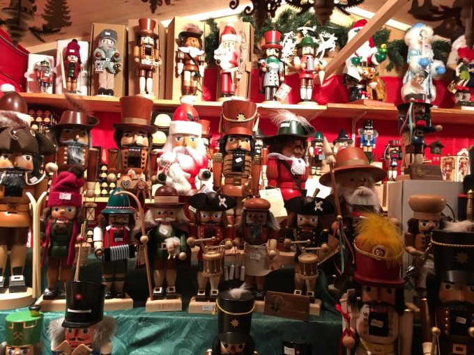 CHRISMAS MARKET 　人形②