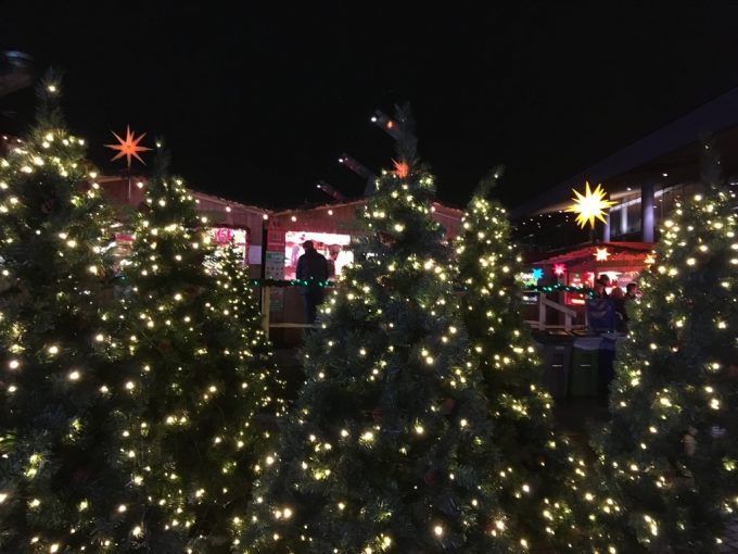 CHRISMAS MARKET  tree