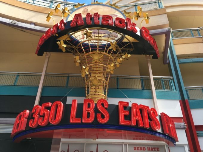 Ｈeart attack grill　看板