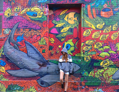 市場からラサダ港に向かう