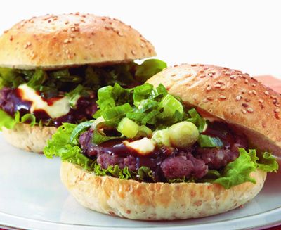 一度は食べてみたい！関西のご当地バーガー