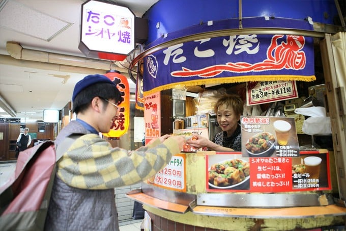 新梅田食堂街 たこ焼き シオヤ
