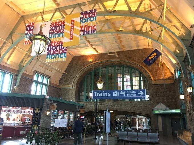 パレ駅構内
