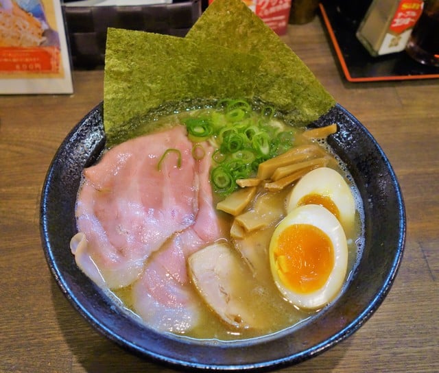 12位タイ 麺匠 たに鶏