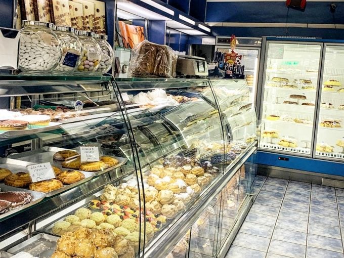 レゴリの店内