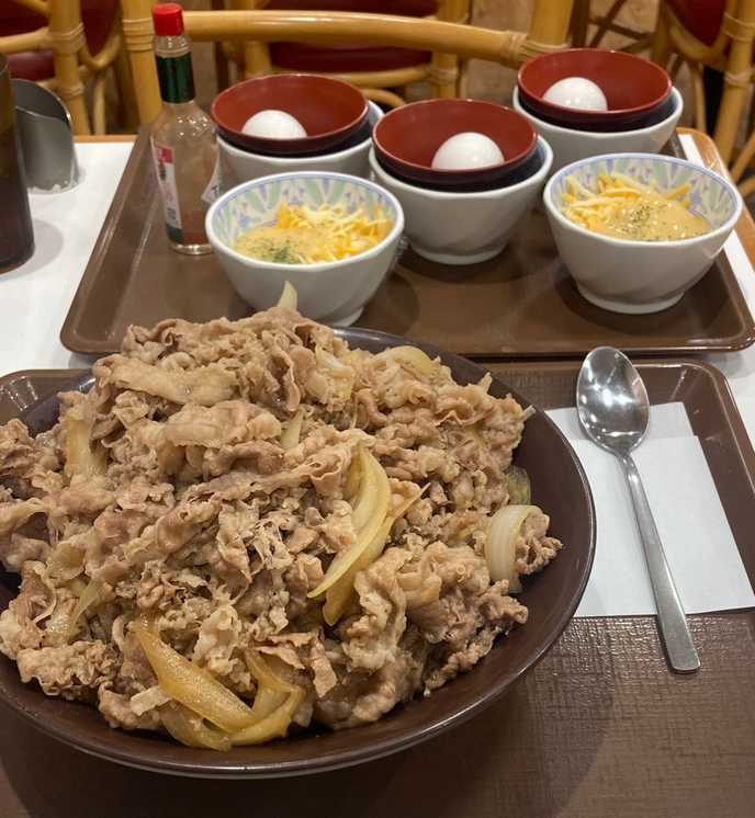キング牛丼とは?:すき家の「隠しボス」的存在