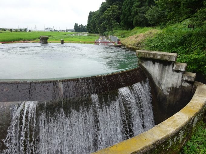 東山円筒分水槽