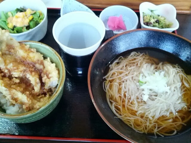 秋田大盛りランチ 蕎麦屋 杉野十兵次