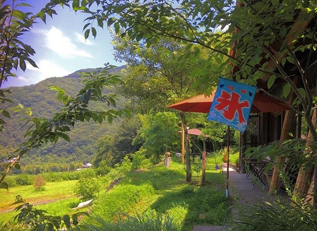 こんな緑多い山奥にひっそりたたずむ『Lovingcafe』