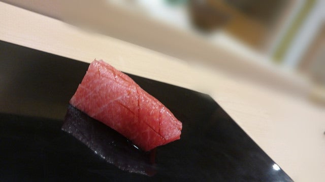2012年度ミシュラン☆を三つ獲得、予約がなかなか取りにくい!鮨 田なべ