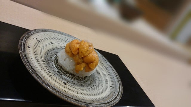 2012年度ミシュラン☆を三つ獲得、予約がなかなか取りにくい!鮨 田なべ