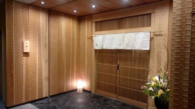 2012年度ミシュラン☆を三つ獲得、予約がなかなか取りにくい!鮨 田なべ