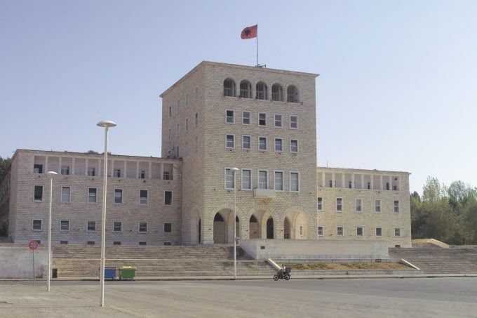 ティラナ大学
