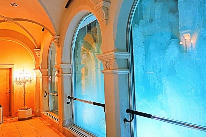 回廊 雪の美術館