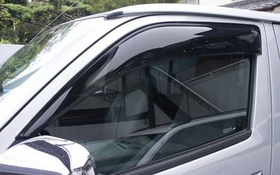 北海道の車には１００％サイドバイザーが付いている